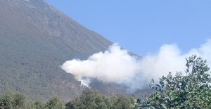 A wildfire breaks out on Volcano Muhabura